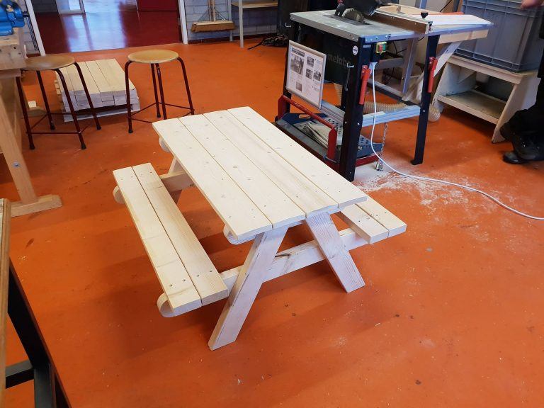 Holz Picknicktisch selber bauen